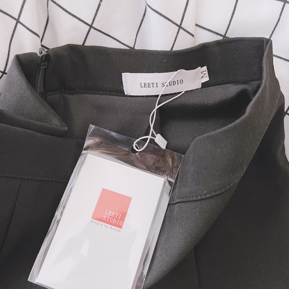 Korean brand mini slit skirt